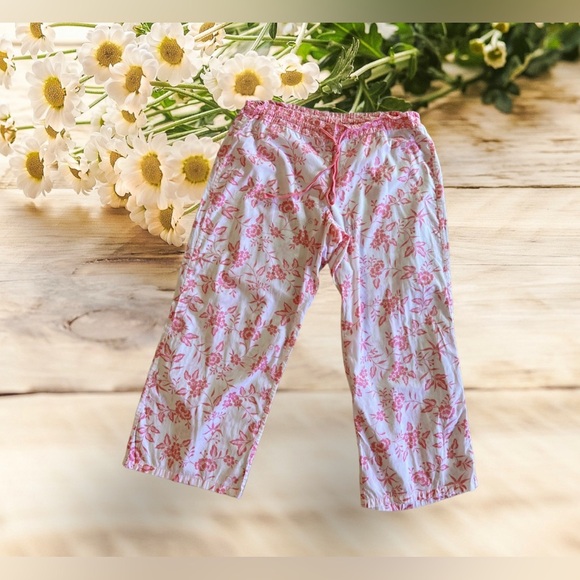 Gap lightweight floral pink Capri pants in size M wide legs - Picture 3 of 13